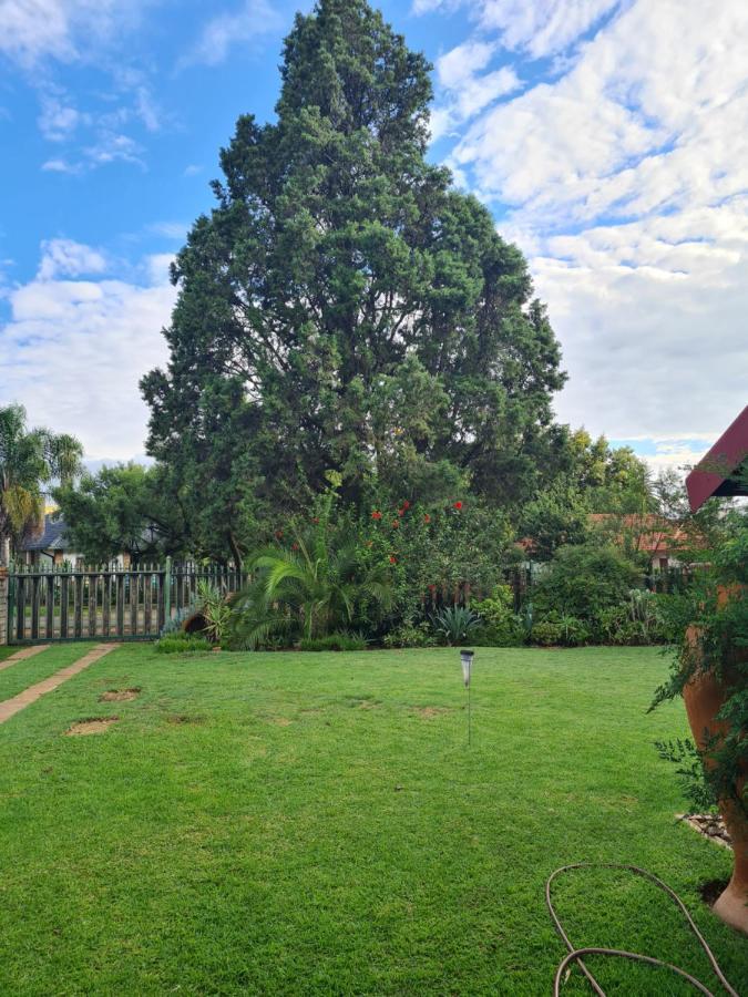 The Old Cabin Hotel Cullinan Luaran gambar