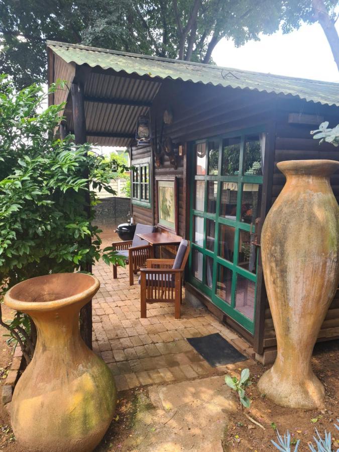 The Old Cabin Hotel Cullinan Luaran gambar