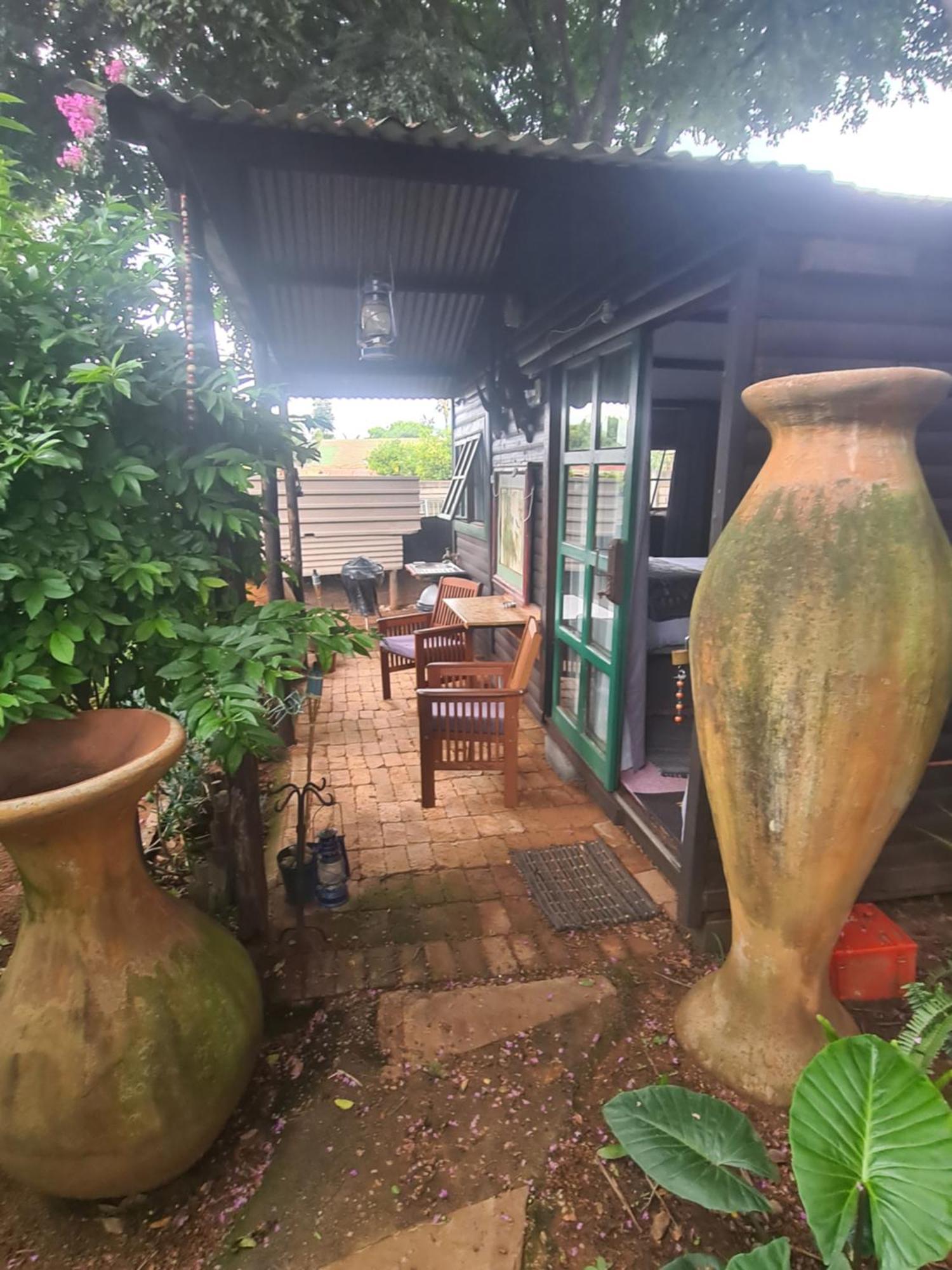 The Old Cabin Hotel Cullinan Luaran gambar