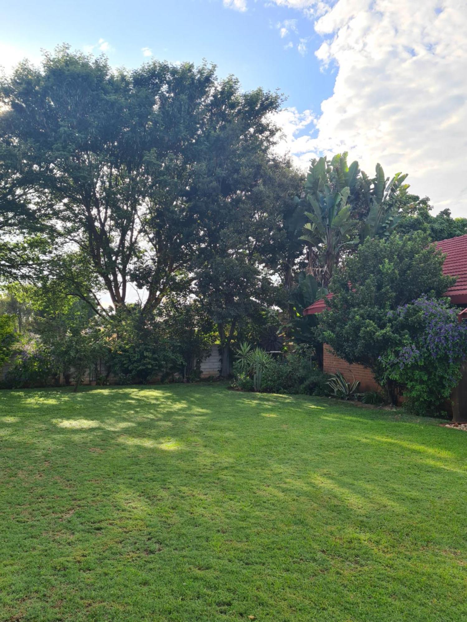 The Old Cabin Hotel Cullinan Luaran gambar